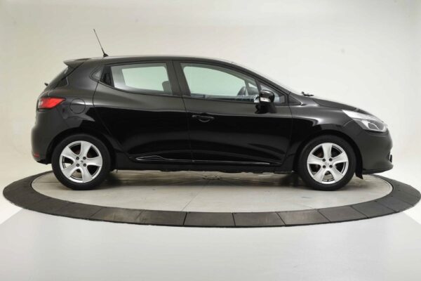 4 Renault Clio