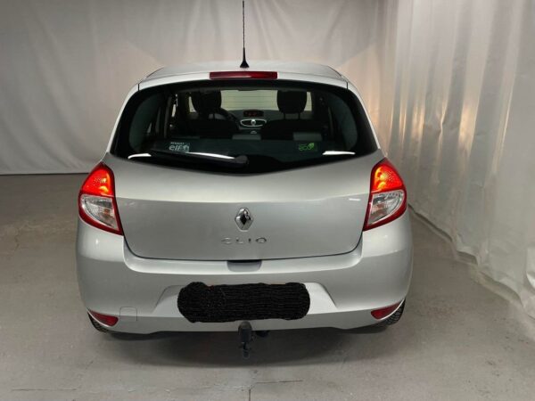 4 Renault Clio