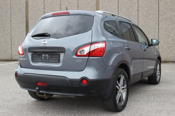 4 Nissan Qashqai +2