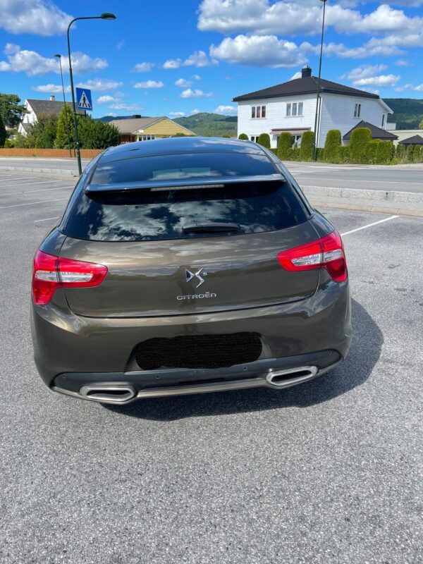 4 Citroën DS5
