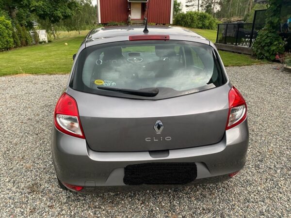 4 Renault Clio