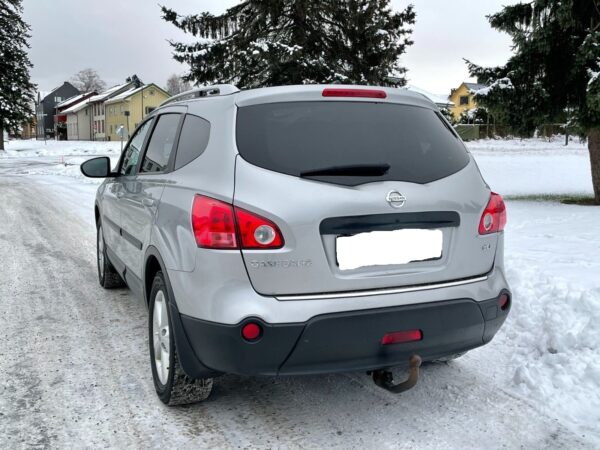4 Nissan Qashqai +2