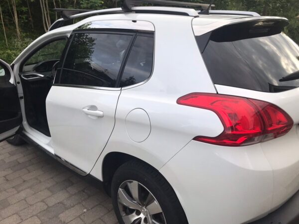 4 Peugeot 2008