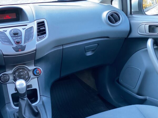 4 Ford Fiesta