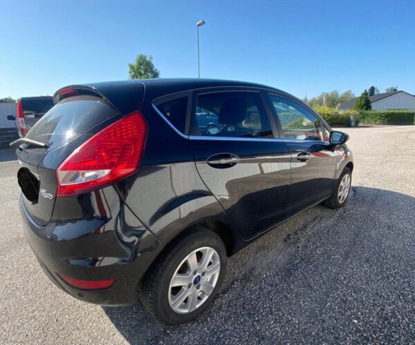 4 Ford Fiesta