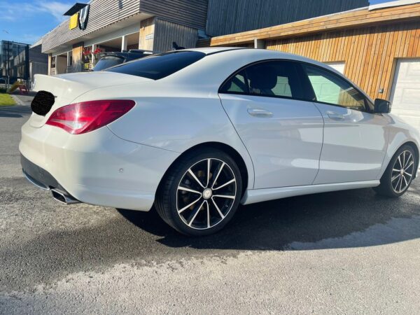 4 Mercedes-Benz CLA