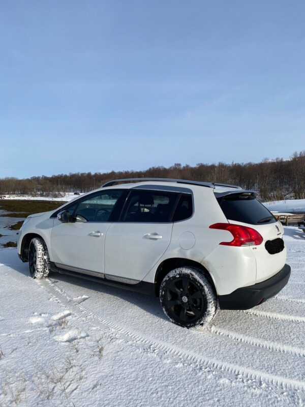 4 Peugeot 2008