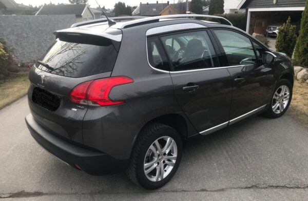 4 Peugeot 2008