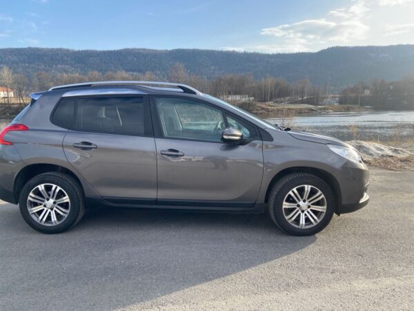 4 Peugeot 2008