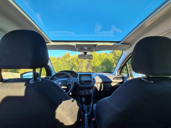 4 Peugeot 208