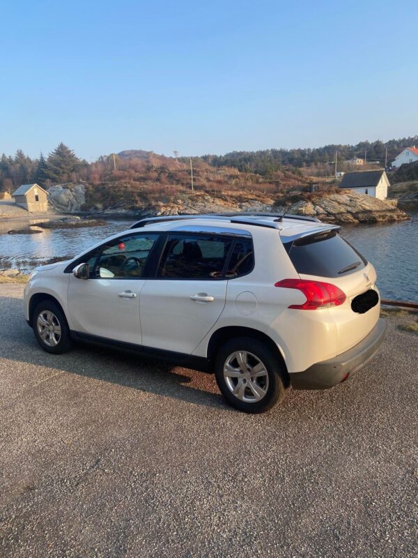 4 Peugeot 2008