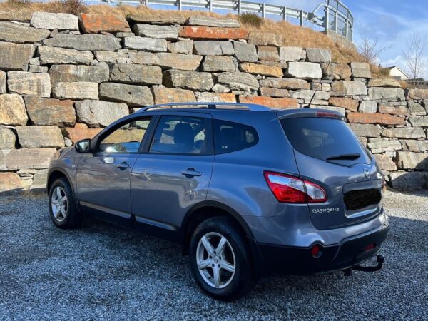 4 Nissan Qashqai +2