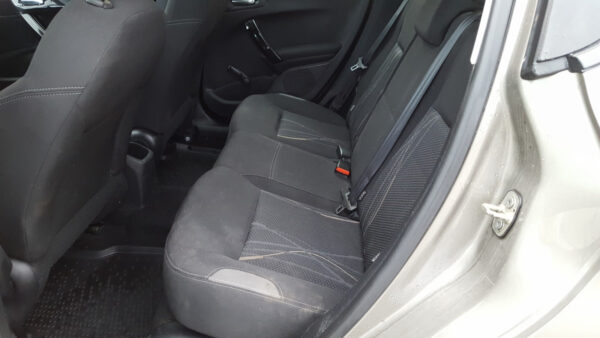 5 Peugeot 208