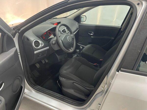 5 Renault Clio