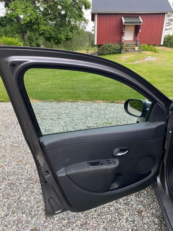 5 Renault Clio