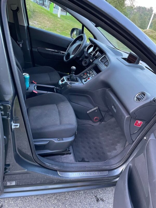 5 Peugeot 5008