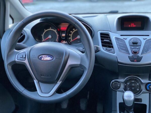 5 Ford Fiesta