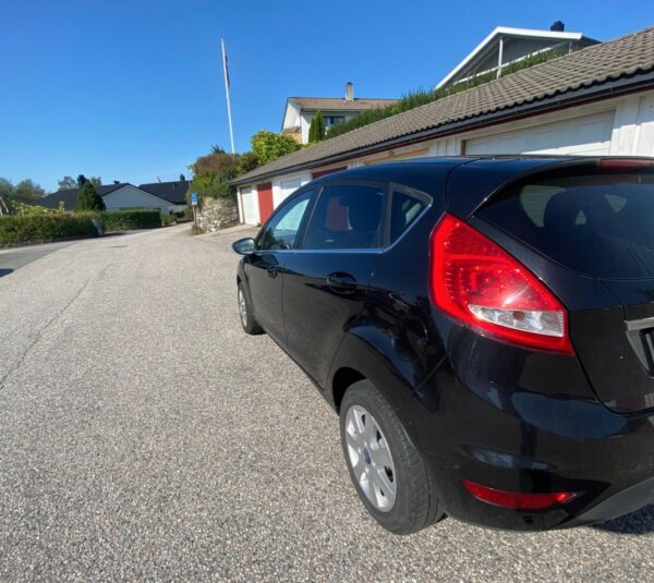5 Ford Fiesta