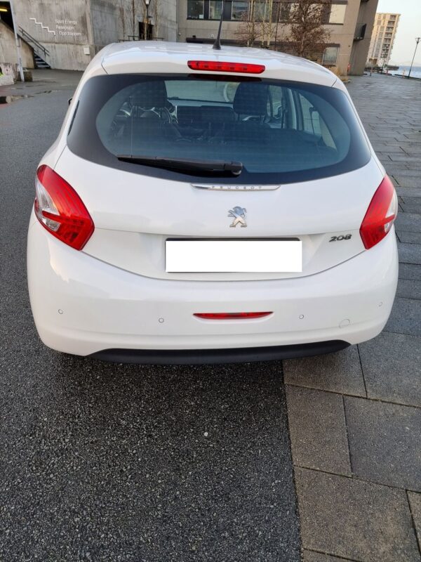 5 Peugeot 208