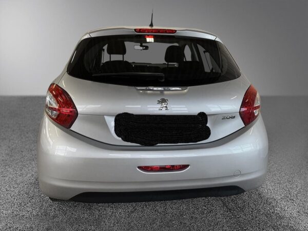 5 Peugeot 208