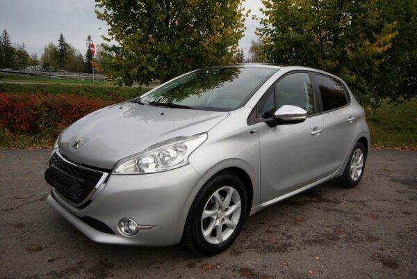 5 Peugeot 208