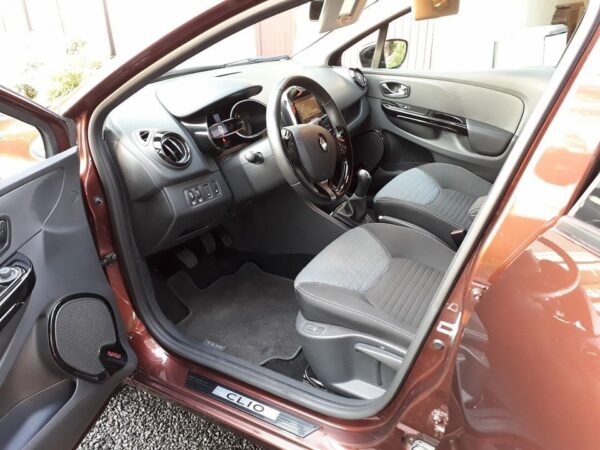 5 Renault Clio