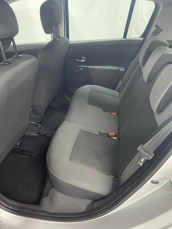 6 Renault Clio