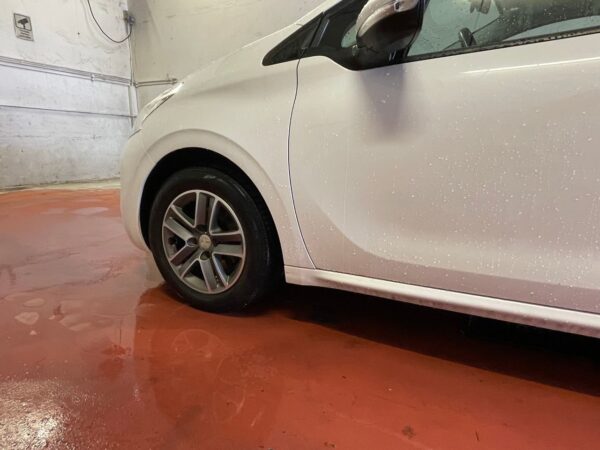6 Peugeot 208