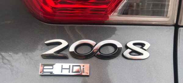 6 Peugeot 2008