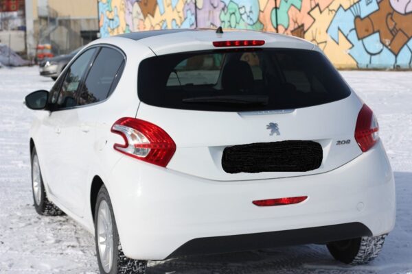 6 Peugeot 208