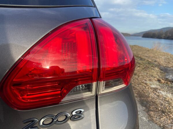 6 Peugeot 2008