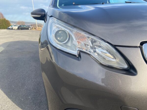 6 Peugeot 2008