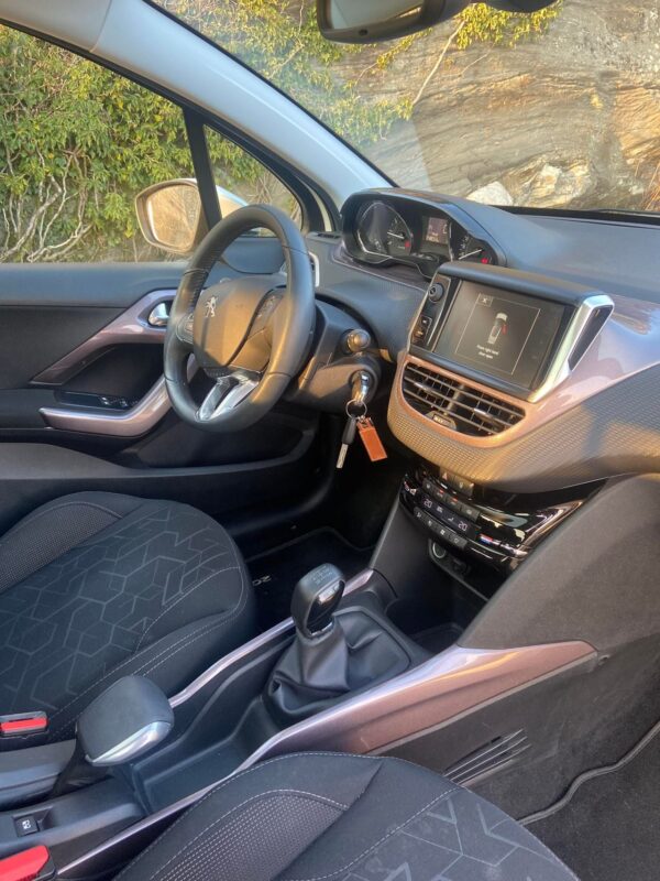 6 Peugeot 2008