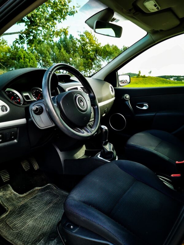 7 Renault Clio