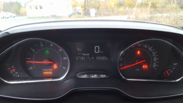 7 Peugeot 208