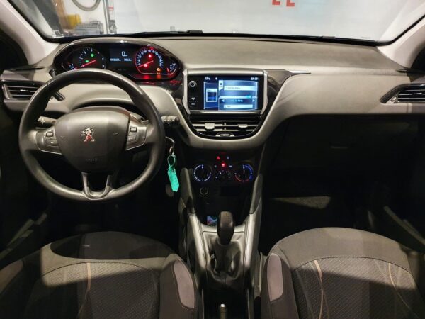 7 Peugeot 208