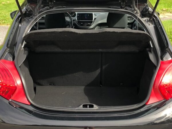 7 Peugeot 208