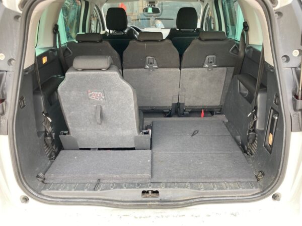 7 Peugeot 5008