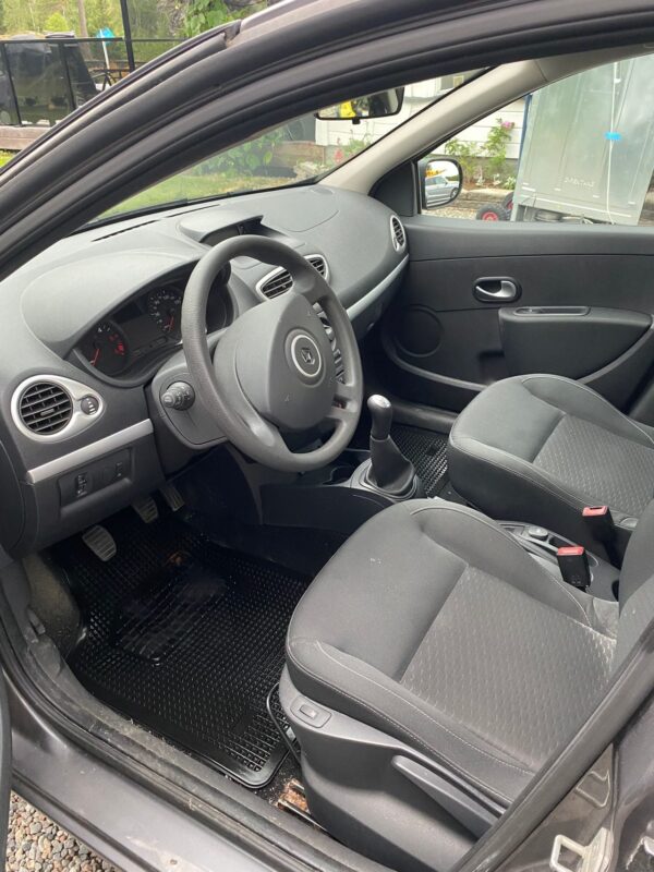 7 Renault Clio
