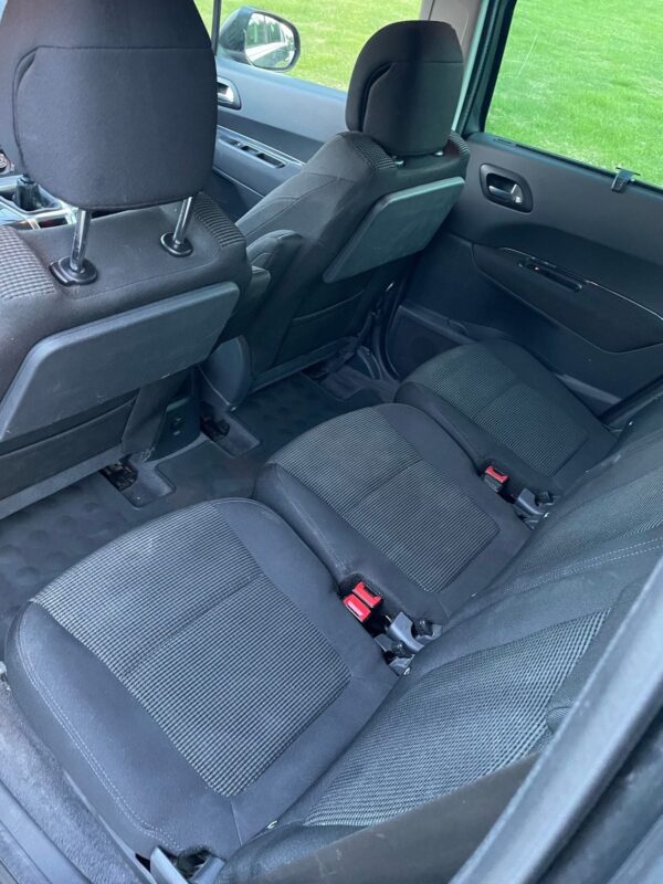 7 Peugeot 5008