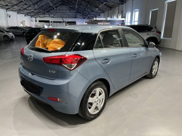 7 Hyundai i20