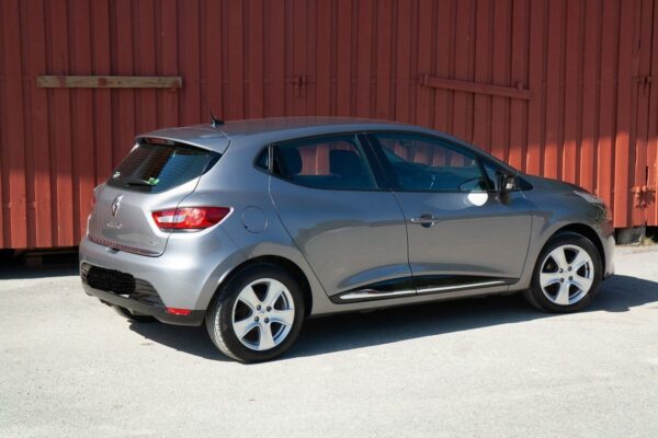 7 Renault Clio