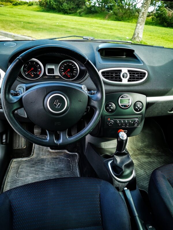 8 Renault Clio