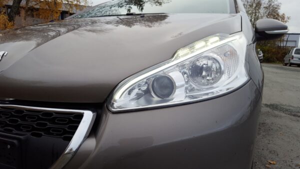 8 Peugeot 208