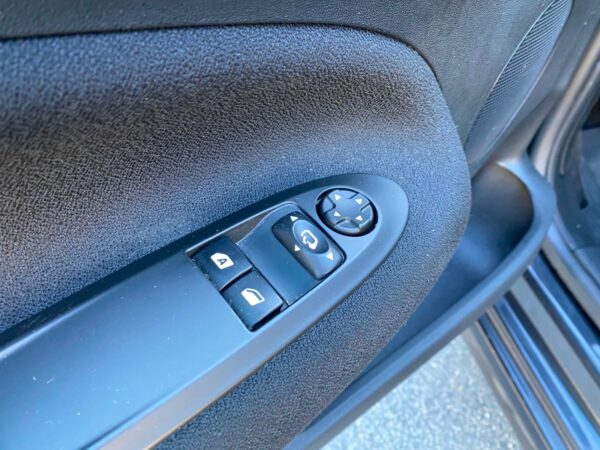 8 Citroen DS3
