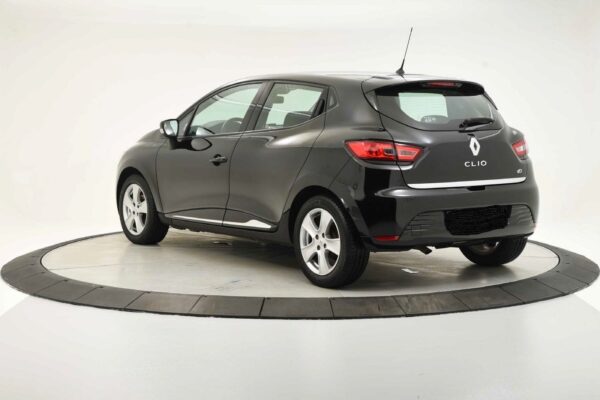 8 Renault Clio
