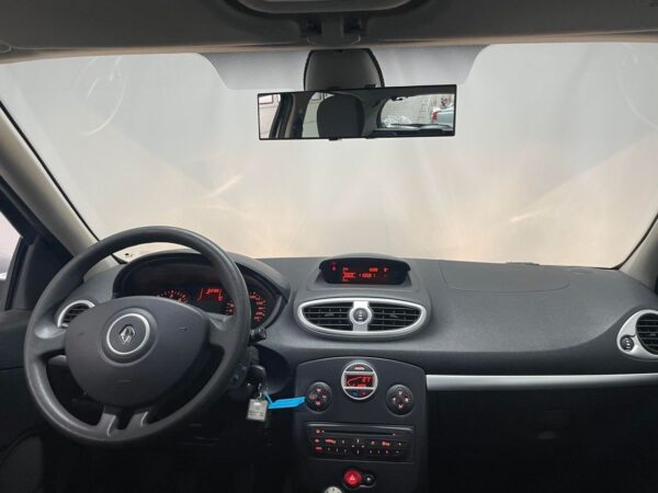 8 Renault Clio