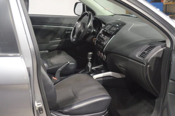 8 Citroen C4