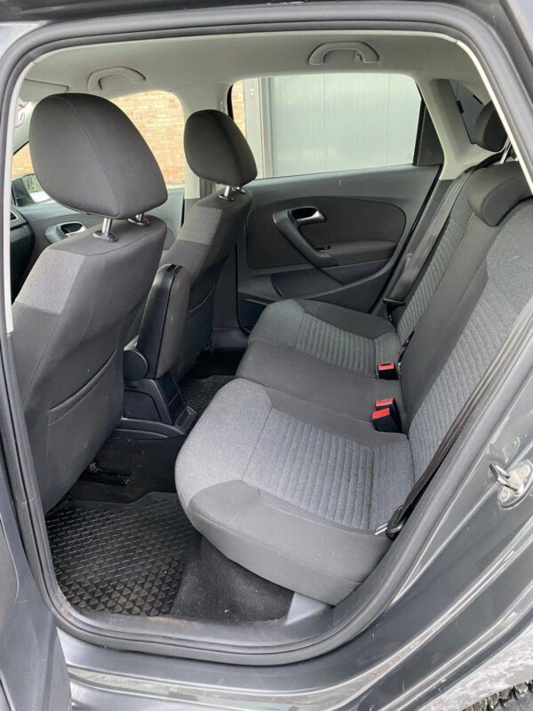 8 Volkswagen Polo