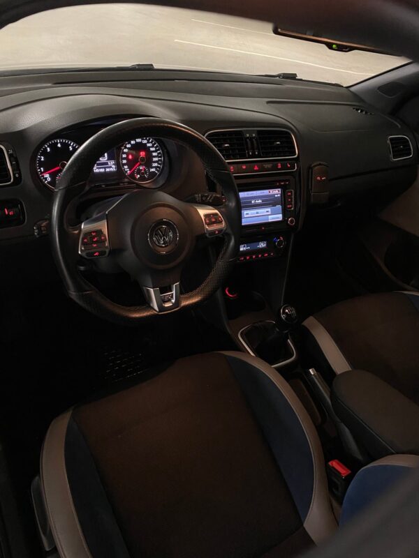 8 Volkswagen Polo